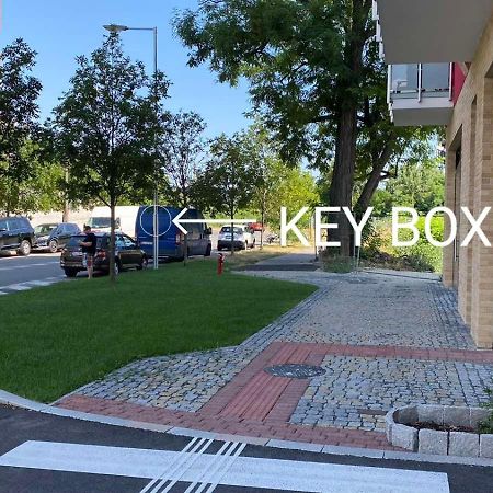 New Cozy 2 Room Pink Apartment Bratislava 058 Экстерьер фото