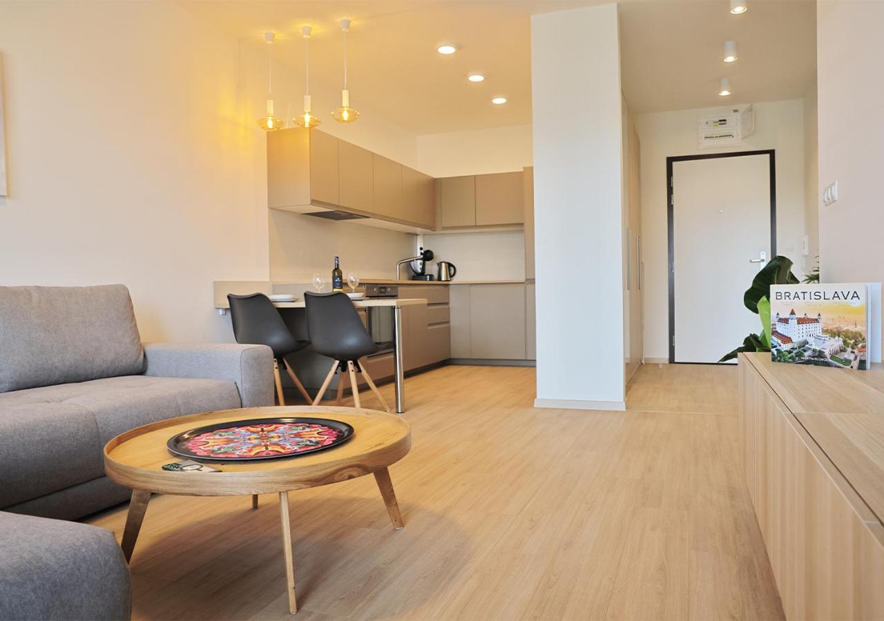 New Cozy 2 Room Pink Apartment Bratislava 058 Экстерьер фото