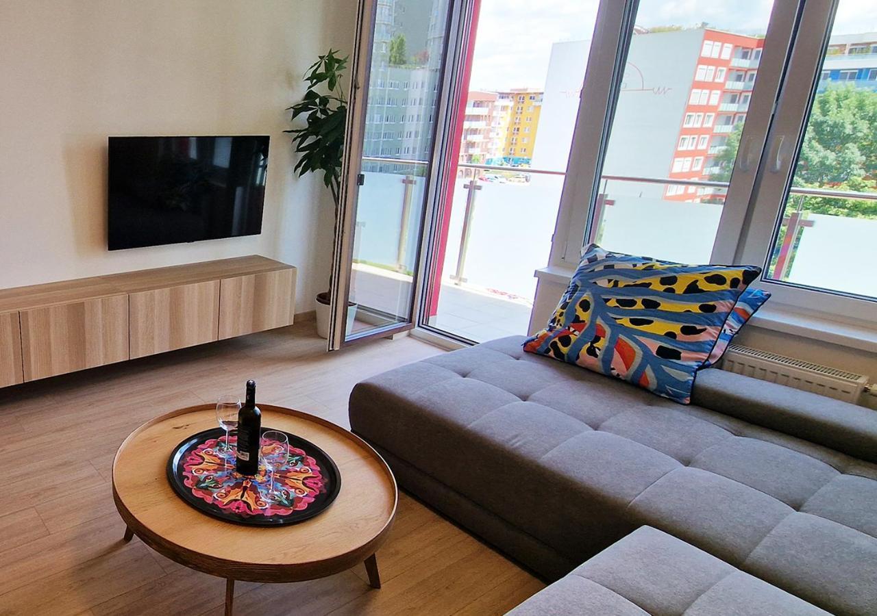 New Cozy 2 Room Pink Apartment Bratislava 058 Экстерьер фото