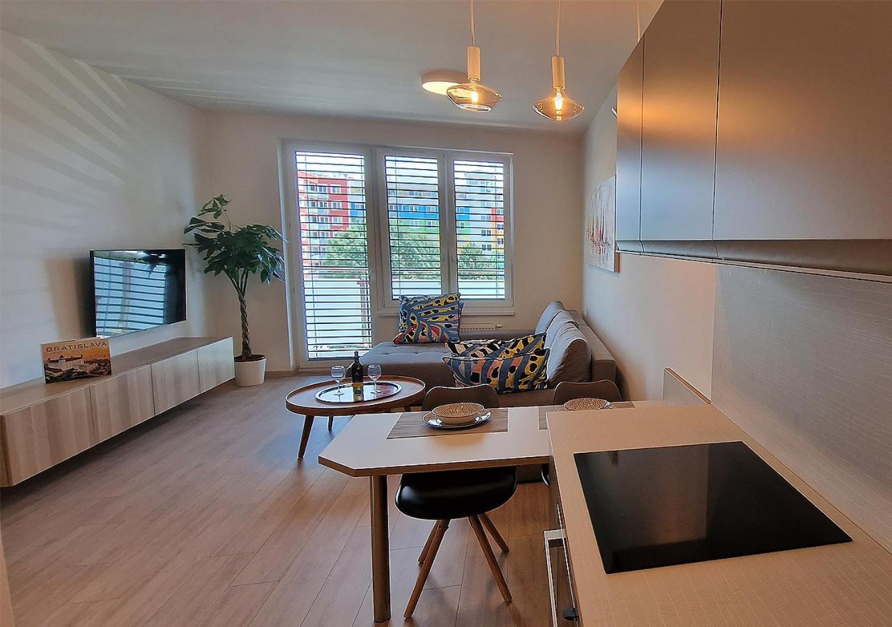 New Cozy 2 Room Pink Apartment Bratislava 058 Экстерьер фото