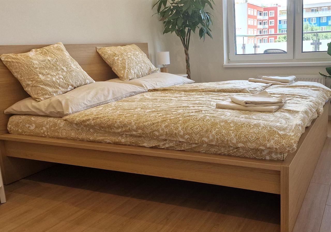 New Cozy 2 Room Pink Apartment Bratislava 058 Экстерьер фото