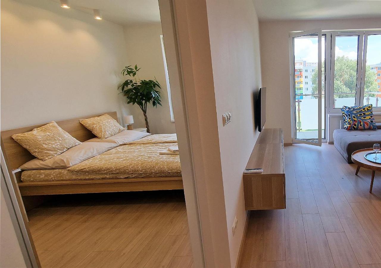 New Cozy 2 Room Pink Apartment Bratislava 058 Экстерьер фото