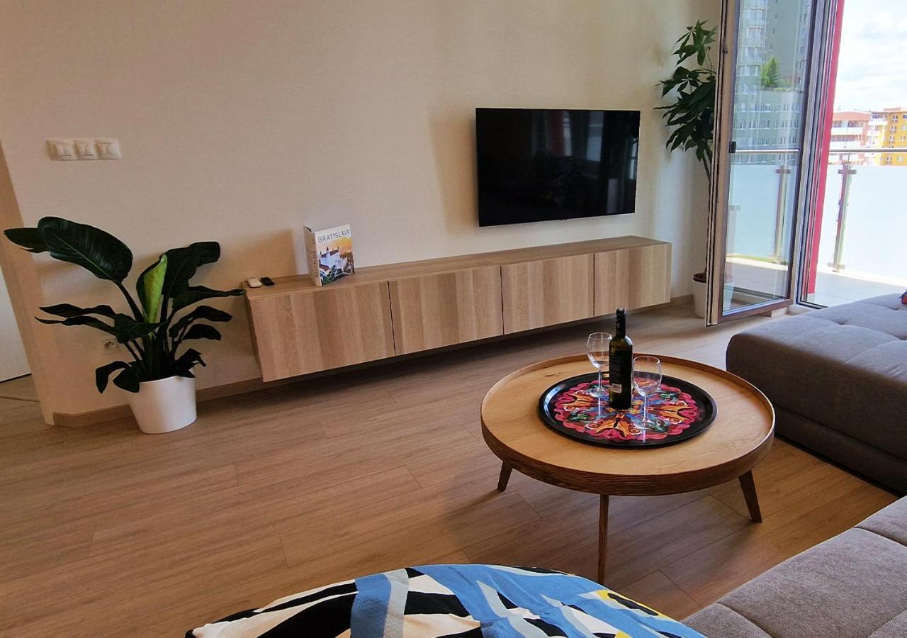 New Cozy 2 Room Pink Apartment Bratislava 058 Экстерьер фото