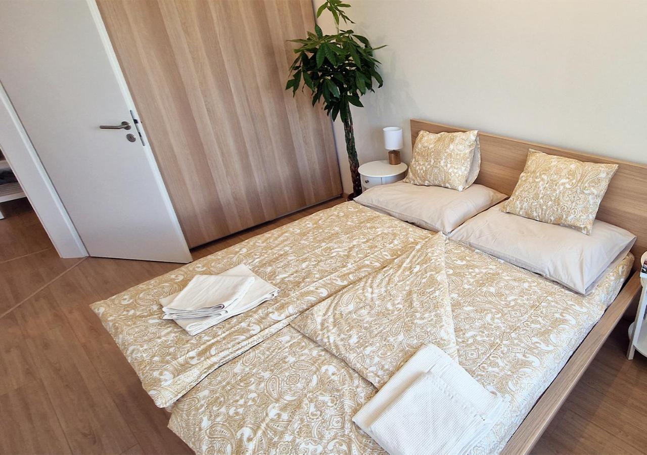 New Cozy 2 Room Pink Apartment Bratislava 058 Экстерьер фото